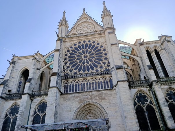 Bas-côté nord de Saint-Denis et son portail datant du XIIe siècle, dit la porte des Valois